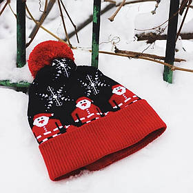 Новорічна шапка з помпоном