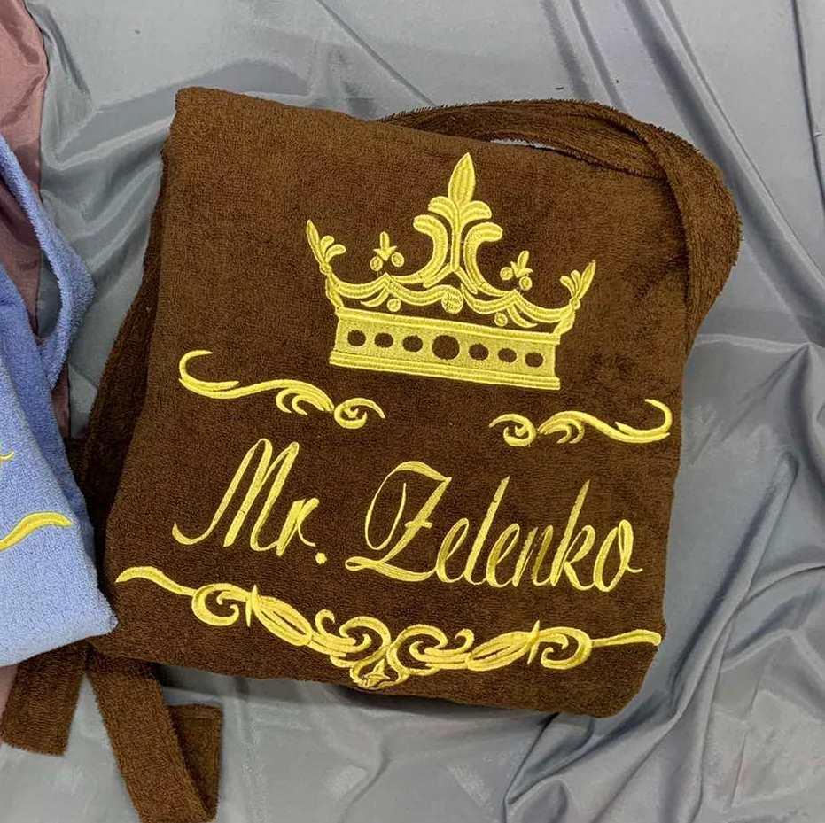 Чоловічий махровий халат з іменною вишивкою
