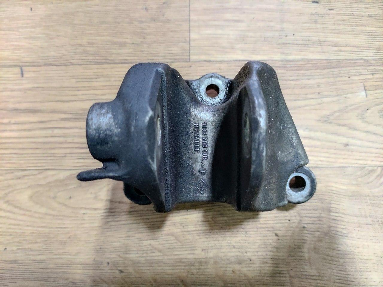 Кронштейн двигуна Renault Megane 3, 1.9, 2008-2016, 113320013R (Б/У)