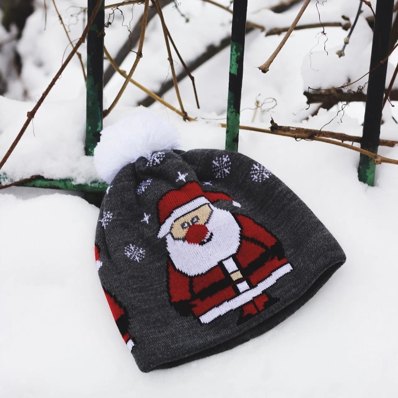 Новорічна зимова тепла шапка Дід мороз із помпоном, фото 1