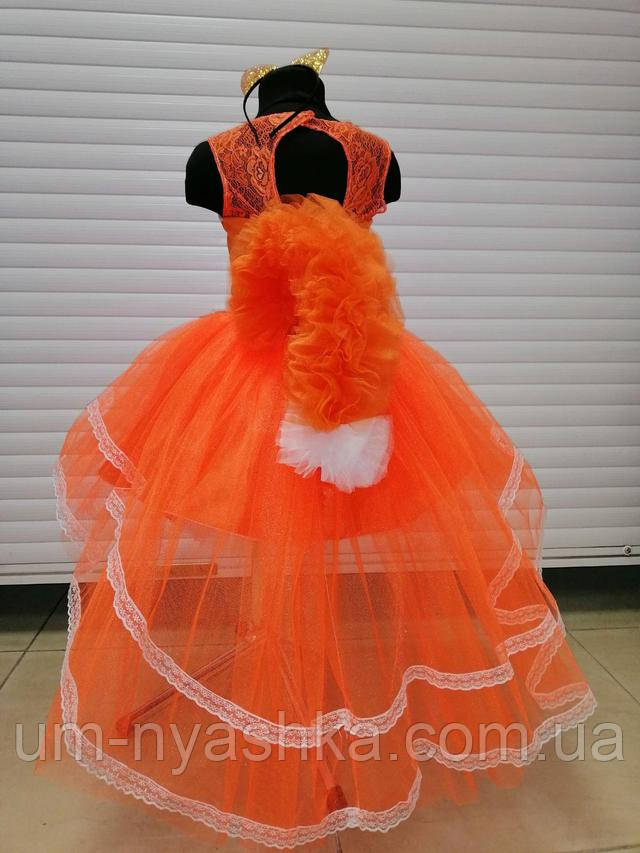 красиве помаранчеве плаття лисички