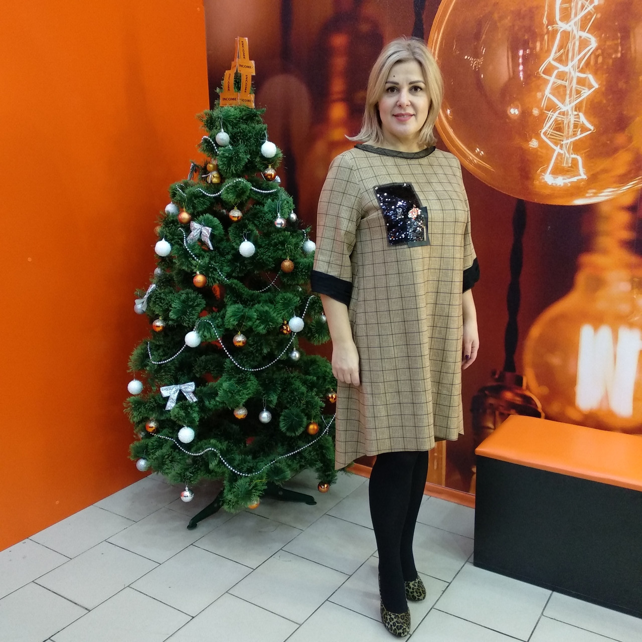 Ошатне бежеву сукню паєтки вільний