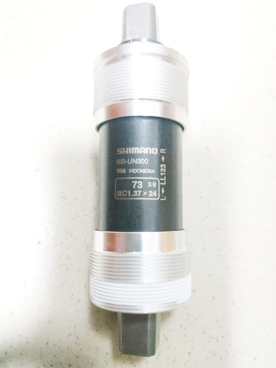 Каретка Shimano BB-UN300 BSA 73x122.5мм, 1.37x24, без болтів