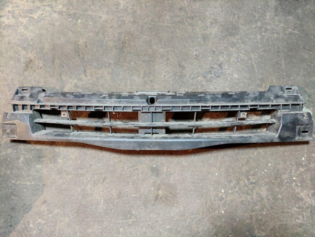 Кронштейн переднього бампера середній Renault Trafic, Opel Vivaro 2006-2014, 620300101R (Б/У)