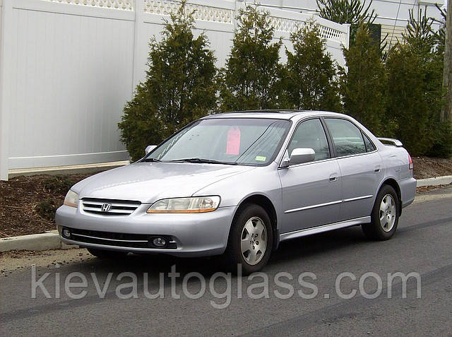 Лобове скло на HONDA ACCORD 2000-03 р. в.