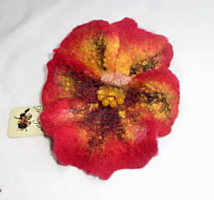 Повстяна брошка квітка ручної роботи "Червоні Анютіни Очки"