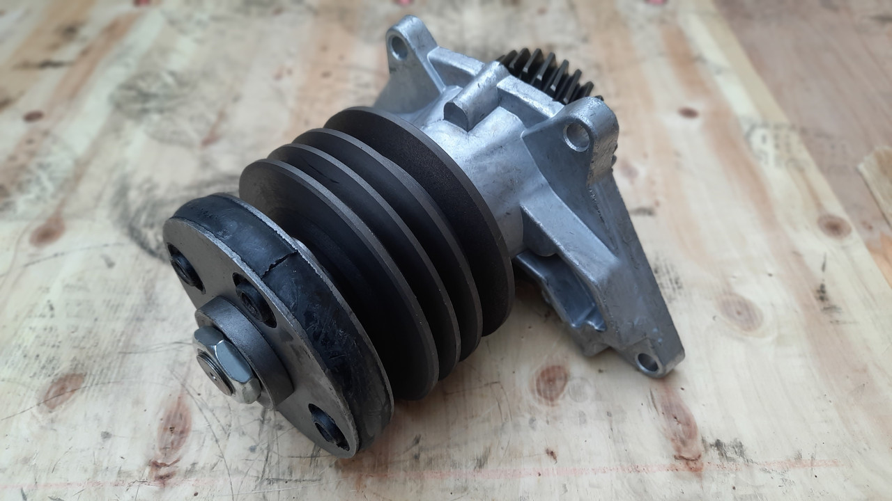 236НЕ-1308011-Е Привід насоса водяного 3х струмковий (вентилятор) (під 6 болтів) (236130801)