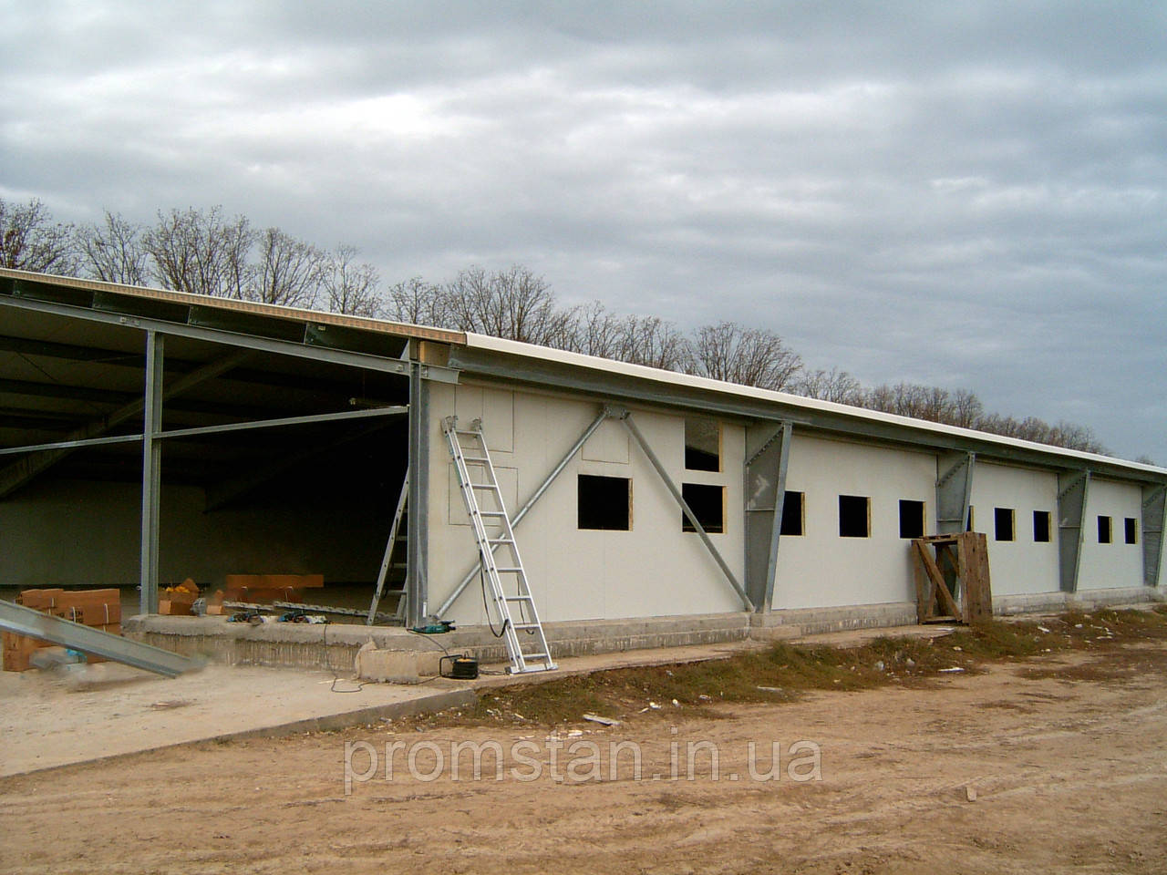 Монтаж швидкомонтованих каркасних будівель БМЗ з профнастилу (холодна будівля)