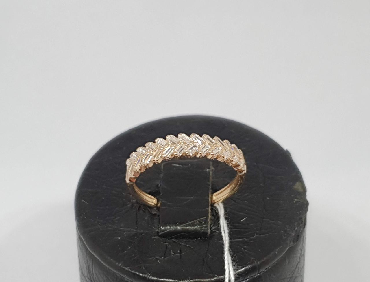 Золоте кільце з фіанітами.  111183 17.5