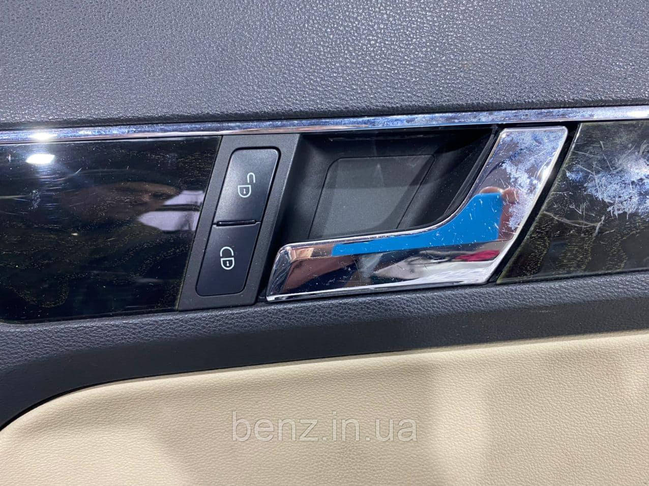 Ручка двері внутрішня права Mercedes C207, A207