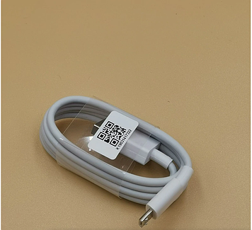 Кабель Xiaomi для заряджання в білому та чорному кольорі