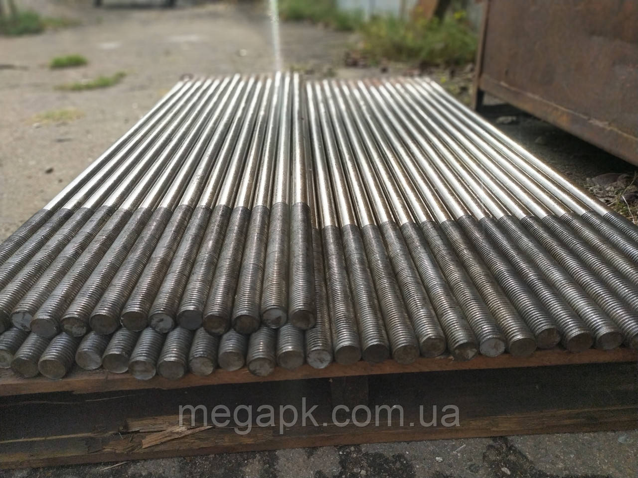 Неіржавка шпилька