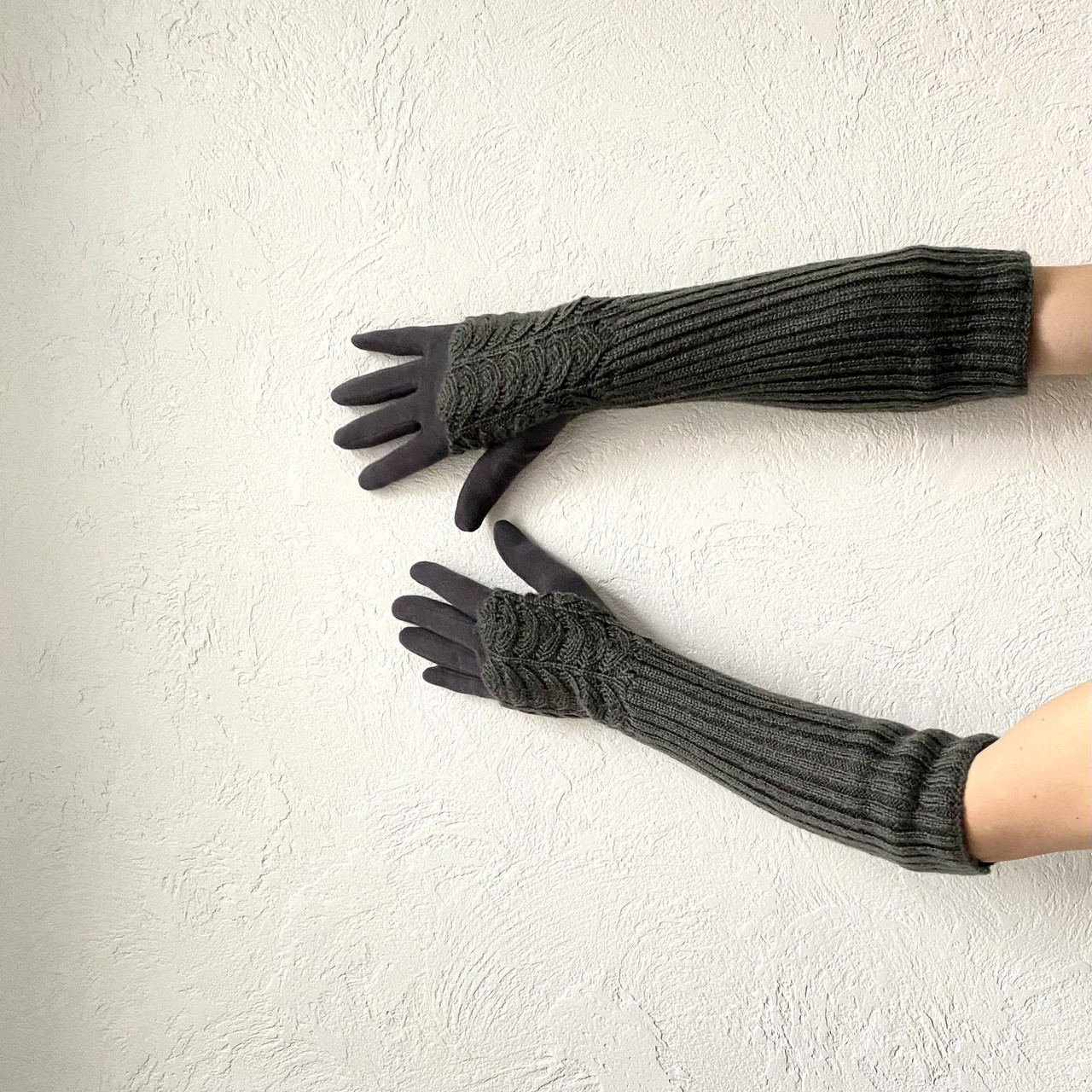 Рукавички акрилові одне розмірні жіночі довгі woman's heel темно-сірі