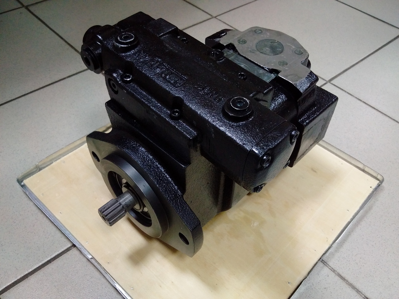 Гідравлічний насос VOE11704284 (Hydraulic pump) для Volvo L180