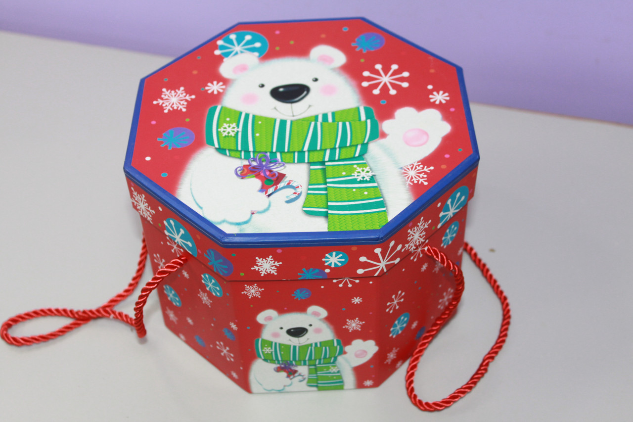 Новорічна подарункова ромбовидна коробка з ручками малюнок білий ведмедик 21 см, фото 1