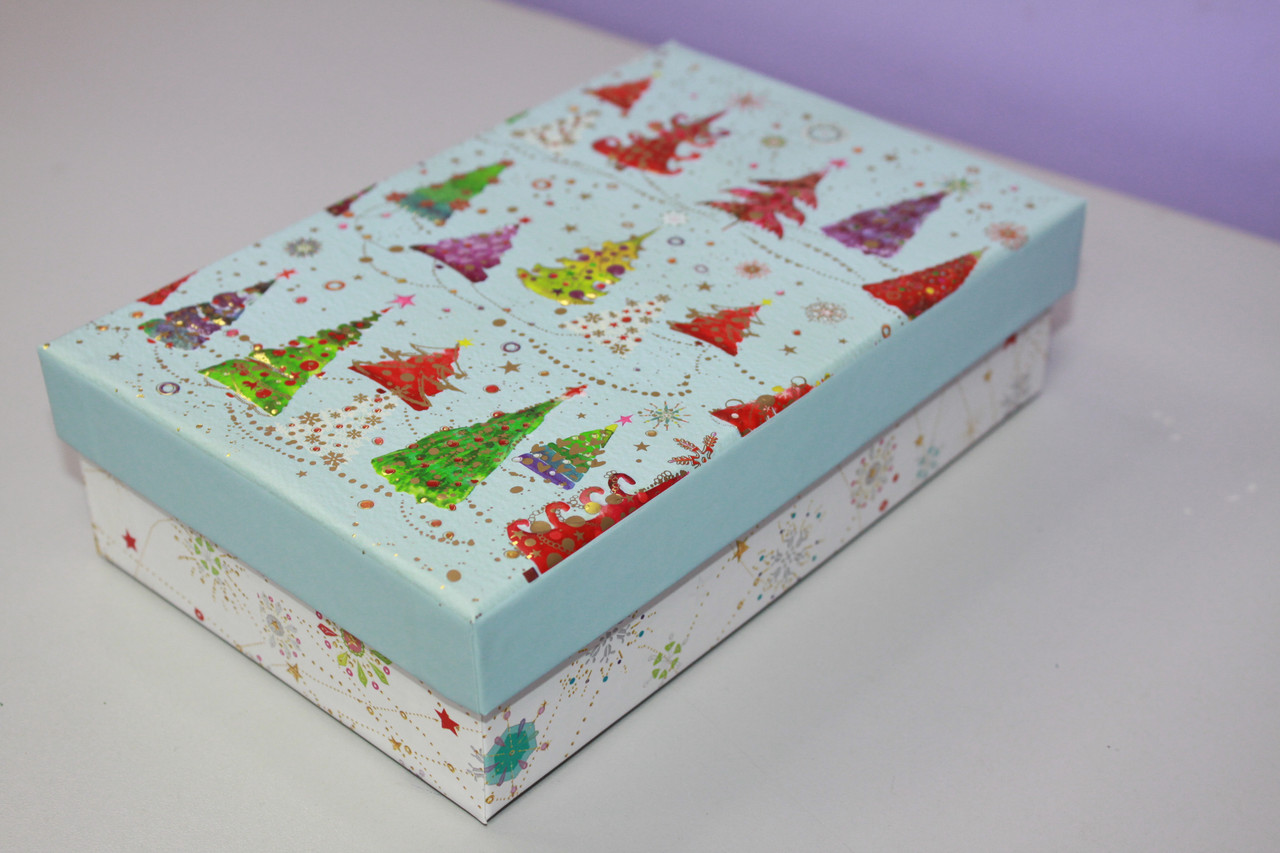 Подарункова новорічна прямокутна коробка з малюнком ялинки 20 см, фото 1