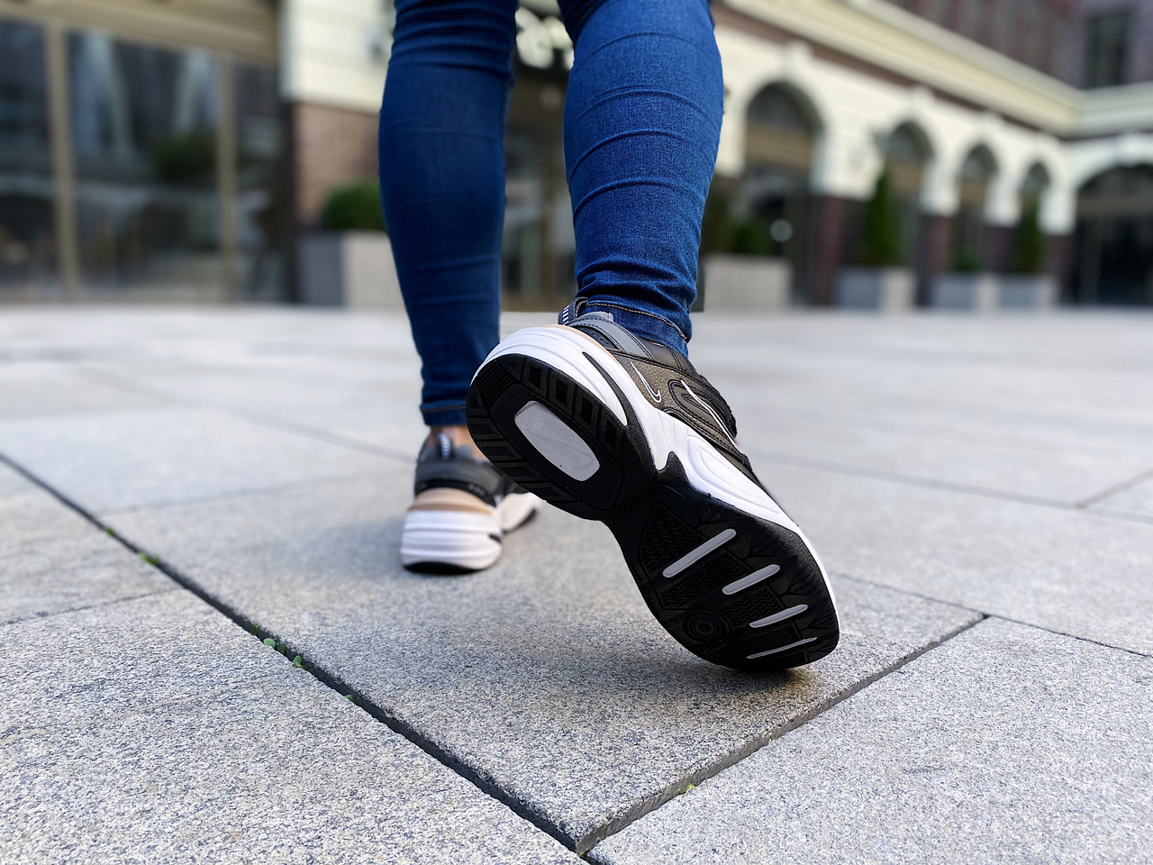 Nike air deals monarch 37 5
