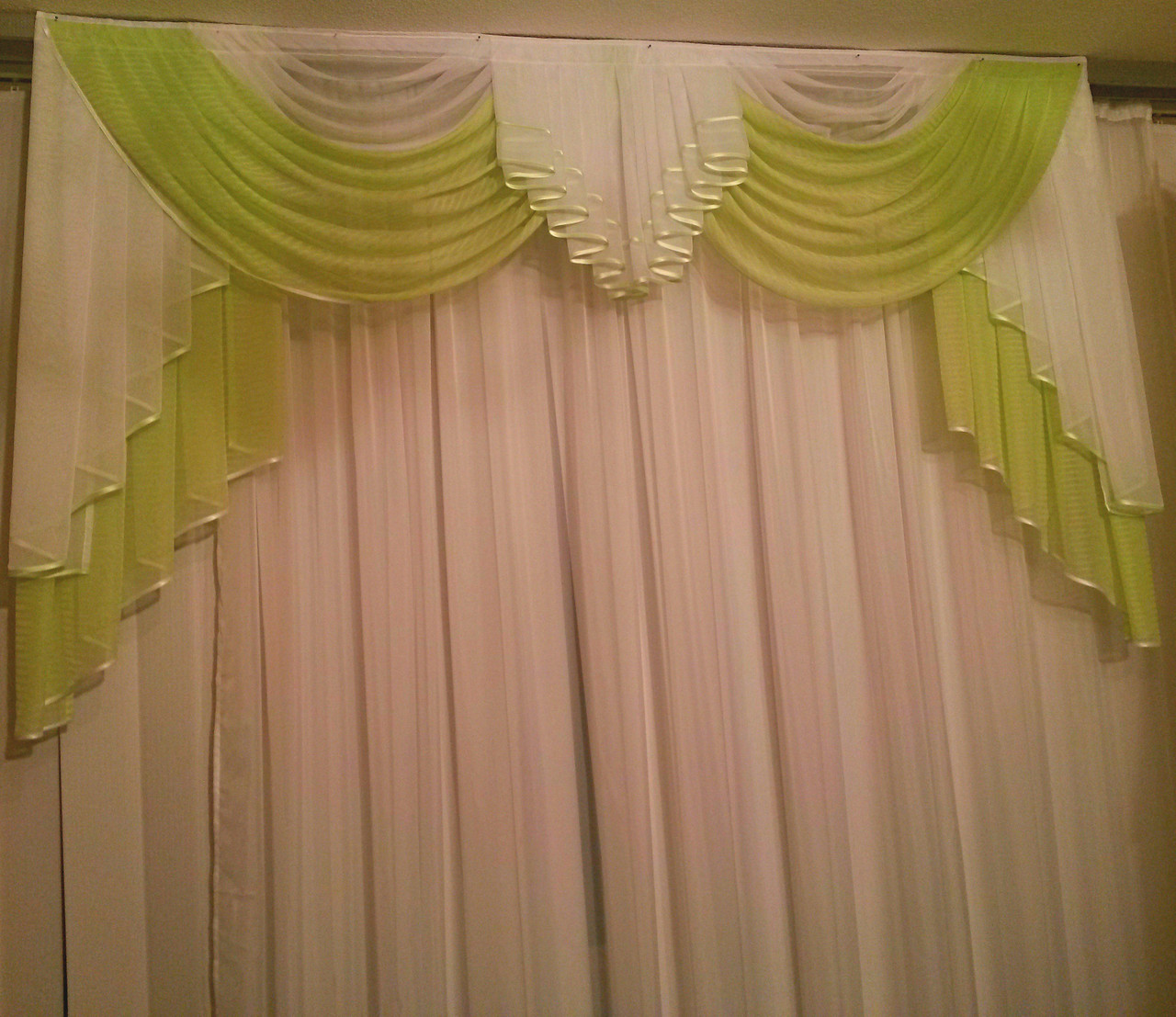 Готовий ламбрекен "Каприз" 