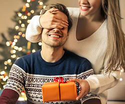Що подарувати хлопцеві на новий 2021 рік: ідеї подарунків чоловікові?