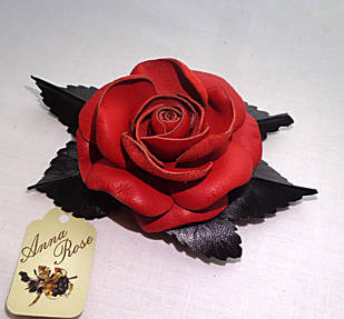 Брошка квітка зі шкіри ручної роботи "Червона Роза"