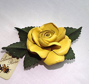 Брошка квітка зі шкіри ручної роботи "Жовта Троянда"