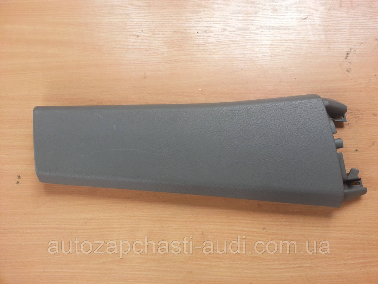 Обшивка середньої стійки нижня частина ліва Audi 100 A6 C4 91-97г, фото 1