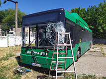 Производство и замена лобового стекла триплекс на автобусе MAN A21 NL313 CNG в Никополе (Украина). 1