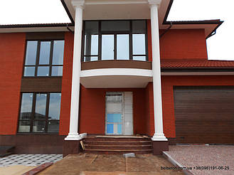 Бытует мнение, что балюстрады созданные из бетона требуют специальный уход, в сторону влагозащищенности. Технология изготовления наших балясин и балюстрад уже учитывают этот фактор. По этому они не нуждаются в окраске или шпаклевке.