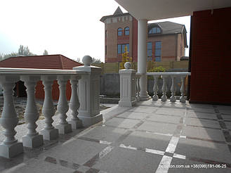 Вы можете купить у нас балюстраду, после монтажа, которой не требуется  дополнительная покраски и обработка. Наши изделия, идеально подходят для разных климатических условий, материал обладает равномерной текстурой, высокой прочностью и плотность.