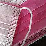 Маска захисна рожева з мельтблауном, 3 шари СМС (спанбонд, мельтблаун, спанбонд), фото 3