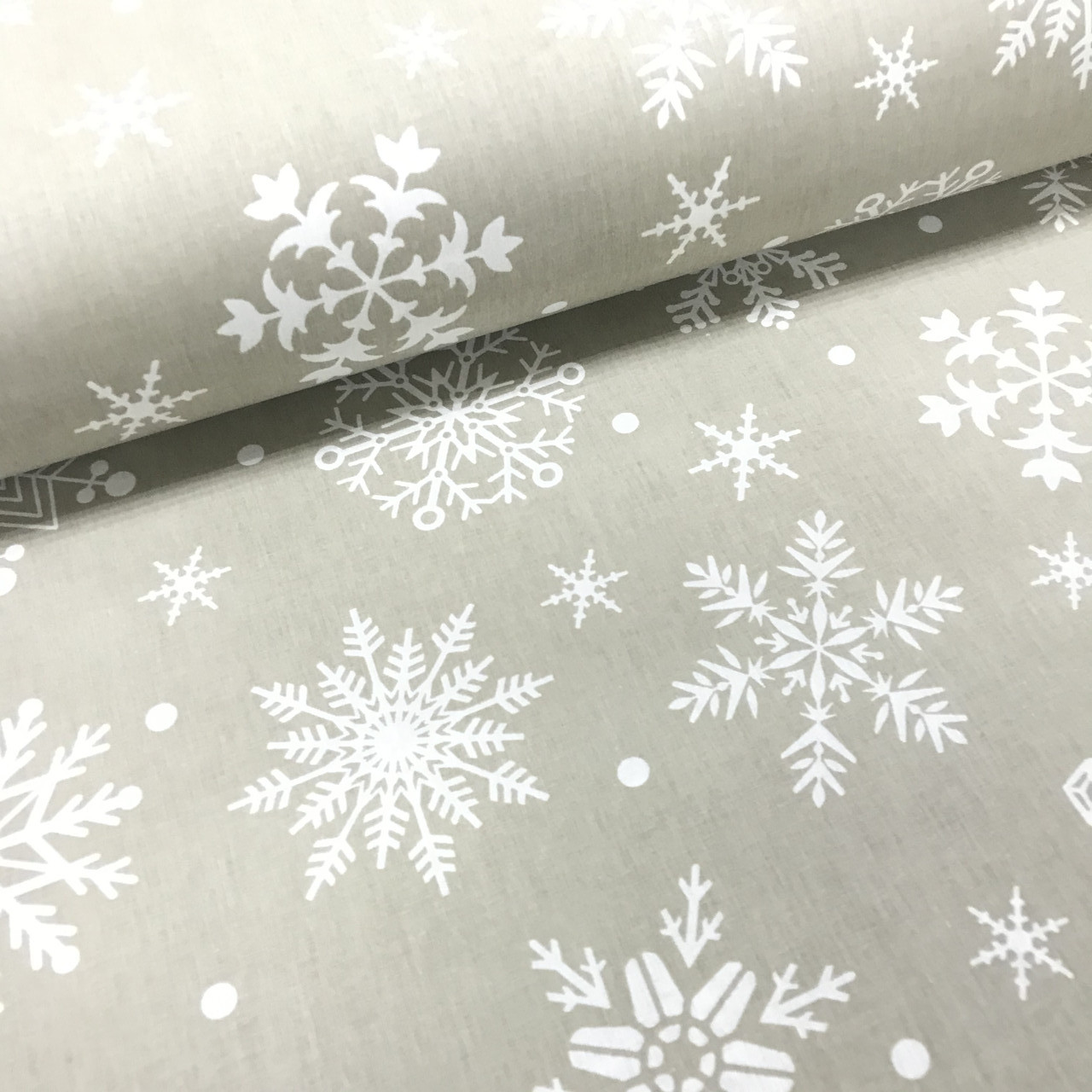 Тканина поплін сніжинки білі з горошком на сіро-бежевому (ТУРЦІЯ шир. 2,4 м), фото 1