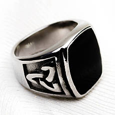 Перстень Печатка чорна з трикветром APST-61