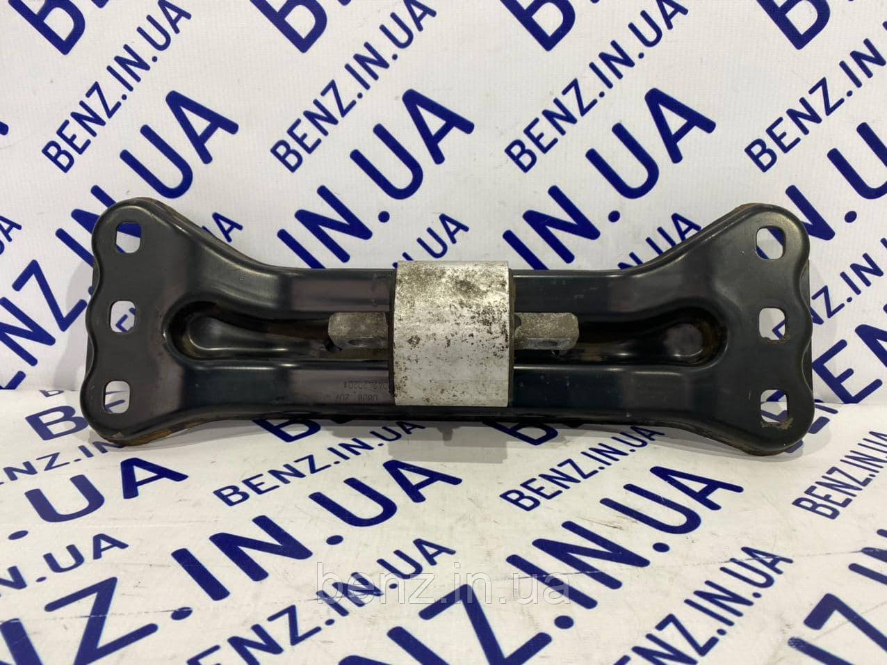 Кронштейн опори двигуна ззаду Mercedes W204, S204 A2042420201