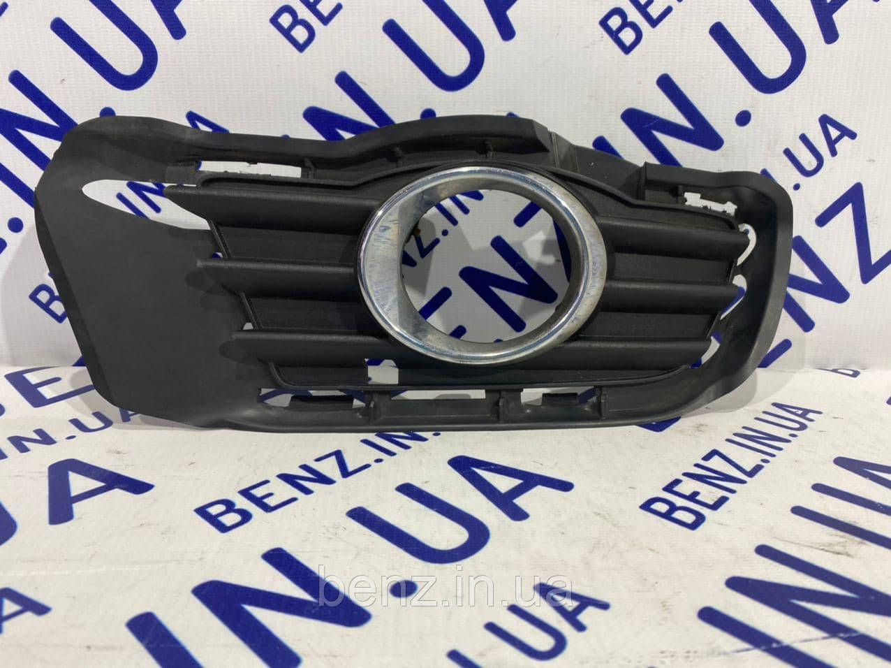 Решітка правої противотуманки Mercedes W204, S204 A2048850223