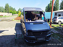Производство и замена лобового стекла триплекс на автобусе Sitcar Europa на шасси Mercedes Sprinter 412D в Никополе (Украина). 3