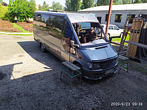 Производство и замена лобового стекла триплекс на автобусе Sitcar Europa на шасси Mercedes Sprinter 412D в Никополе (Украина). 4
