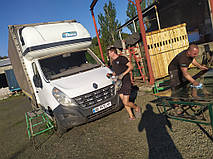 Производство и замена лобового стекла триплекс на автомобиле Renault Master 3 в Никополе (Украина). 8