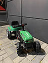 Трактор веломобіль педальний, кластий на кермі, зелений, ланцюговий, на педалях, фото 3