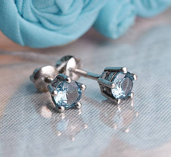 Серьги серебряные, родированые с фионитами.