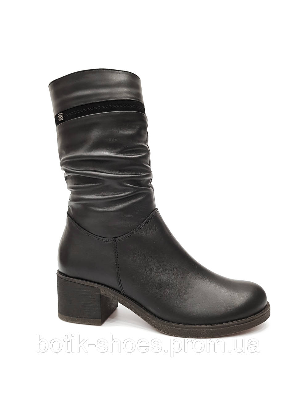 Жіночі шкіряні черевики напівчобітки зимові з хутром на низькому підборі чоботи короткі на зиму модні стильні 37 розмір Romax 4250