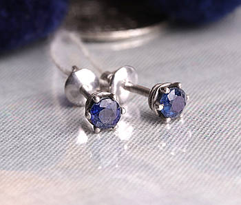 Серьги серебряные, родированые с фионитами.