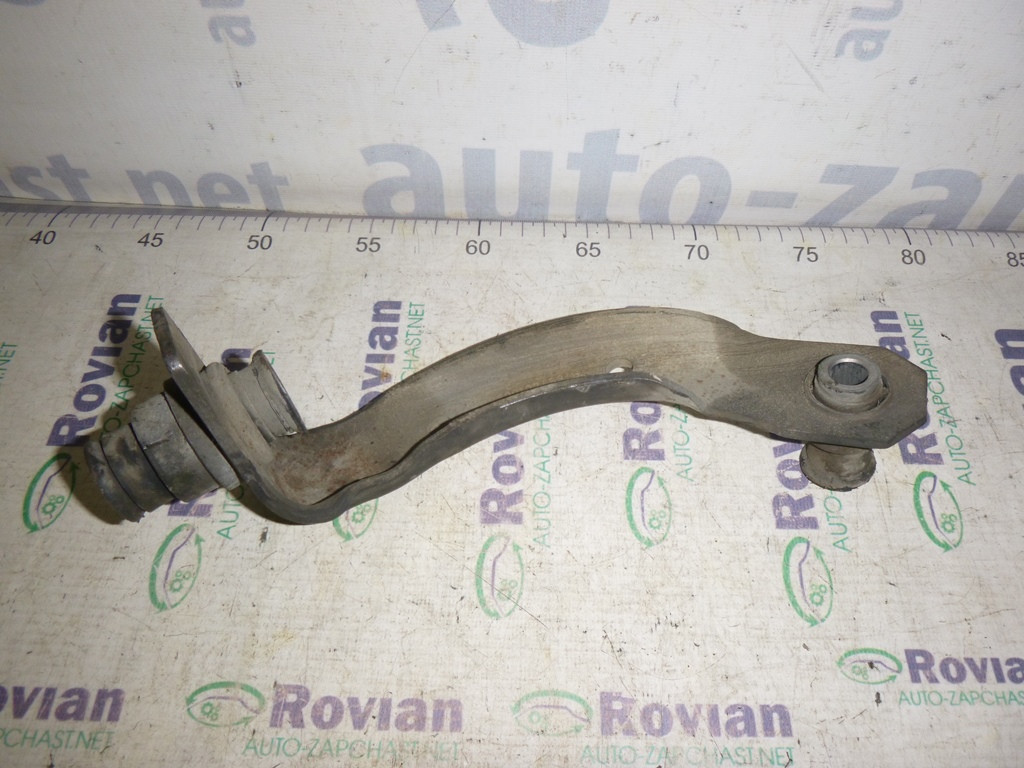 Кронштейн подрамника левый Renault SCENIC 2 2003-2006 (Рено Сценик 2 ...