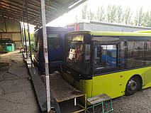 Производство и замена лобового стекла триплекс на автобусе Vest Center H на шасси Volvo B7RLE 4x2 в Никополе (Украина). 5