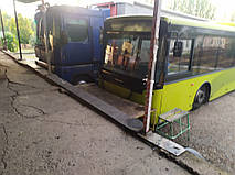 Производство и замена лобового стекла триплекс на автобусе Vest Center H на шасси Volvo B7RLE 4x2 в Никополе (Украина). 6