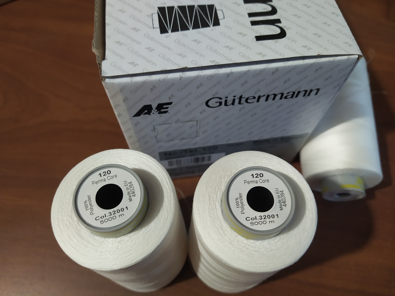 Нитки армированные GUTERMANN A&E Perma Core № 120 5000м бело молочный (32001) - фото 8 - id-p1316379038