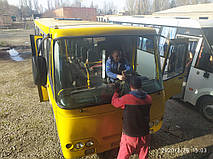 Производство и замена лобового стекла триплекс на автобусе ISUZU Богдан A09202 в Никополе (Украина). 9
