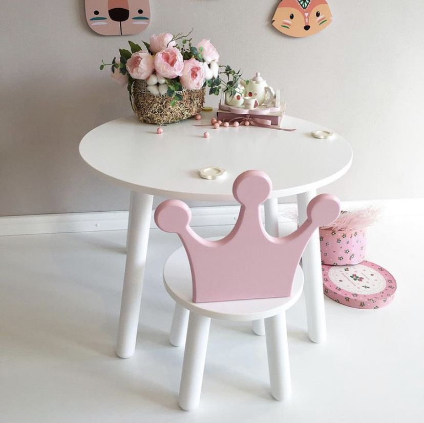 Дитячий стіл і 1 стілець (дерев'яний стілець корона і круглий столик)