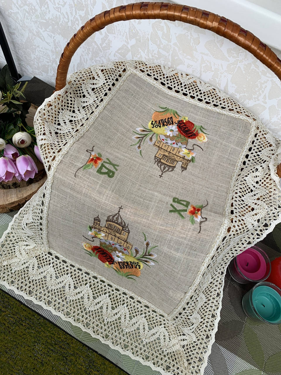 

Великодня серветка з мереживом