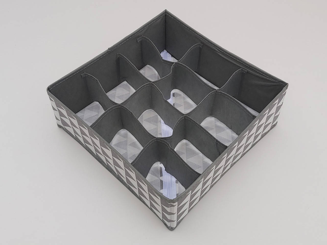 

Органайзер 32*32*12 см, на 12 отделений, для хранения мелких предметов одежды серого цвета ( треугольники), Серый