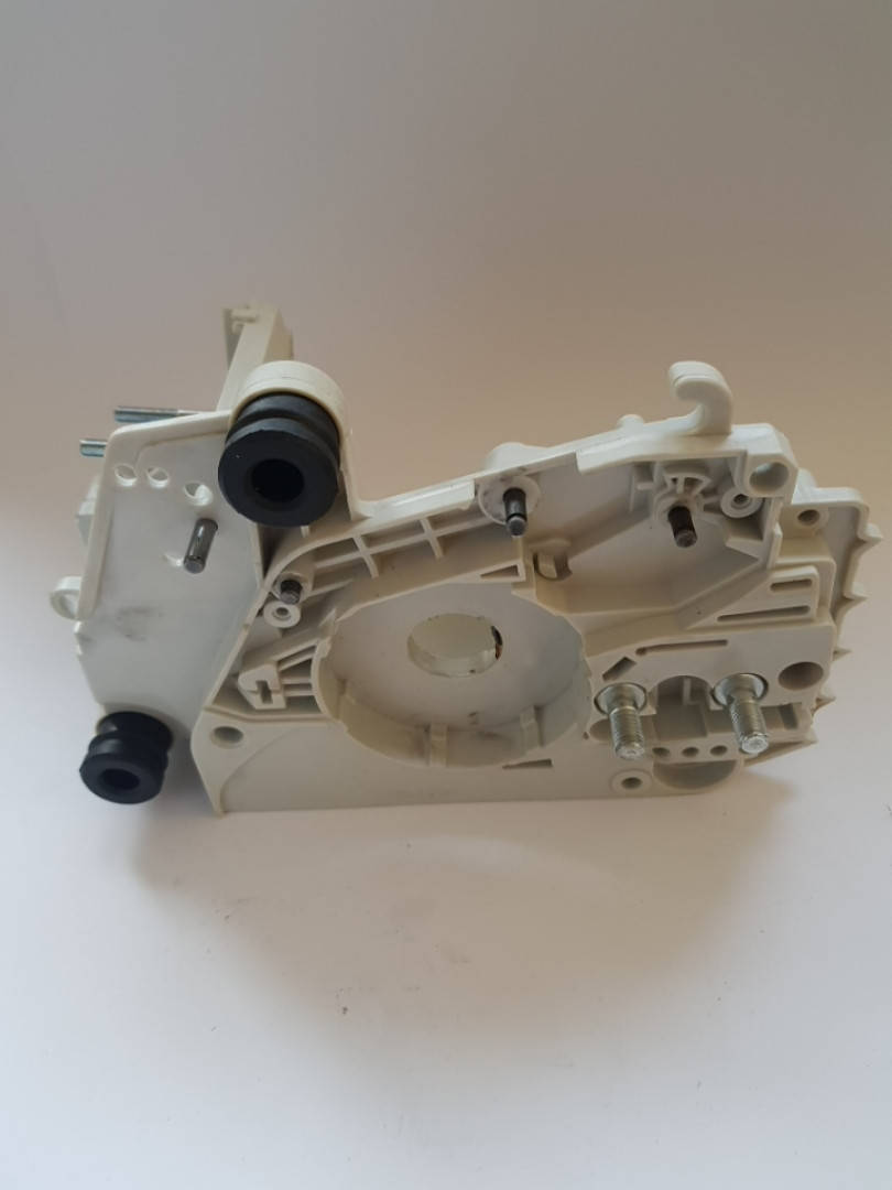 

Картер (корпус) STIHL MS 180 ITAL+масляный насос,амортизаторы